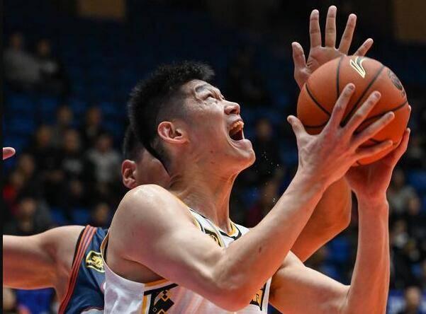胡金秋27+12，广东队力克山东队晋级总决赛