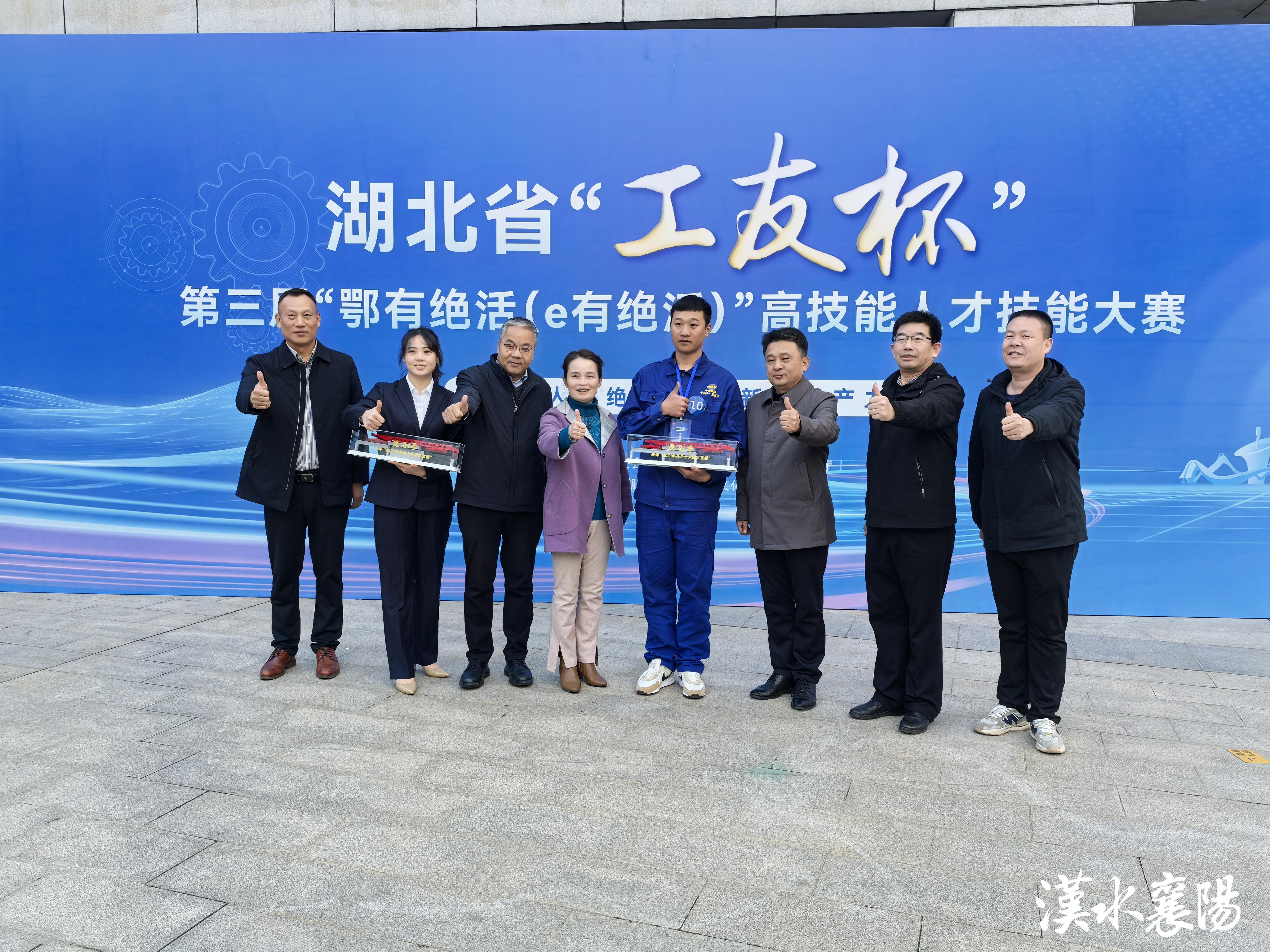 代表团的佳绩实现，选手精湛技艺和无私奉献