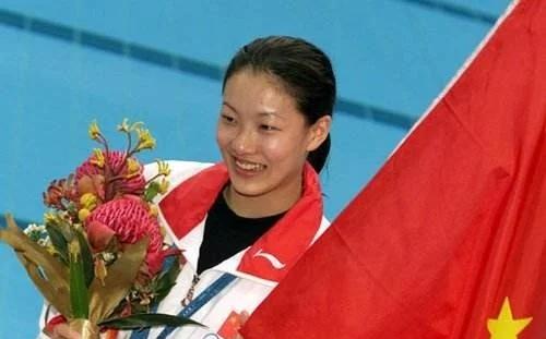 沙特阿拉伯选手勇夺金牌，喜获掌声
