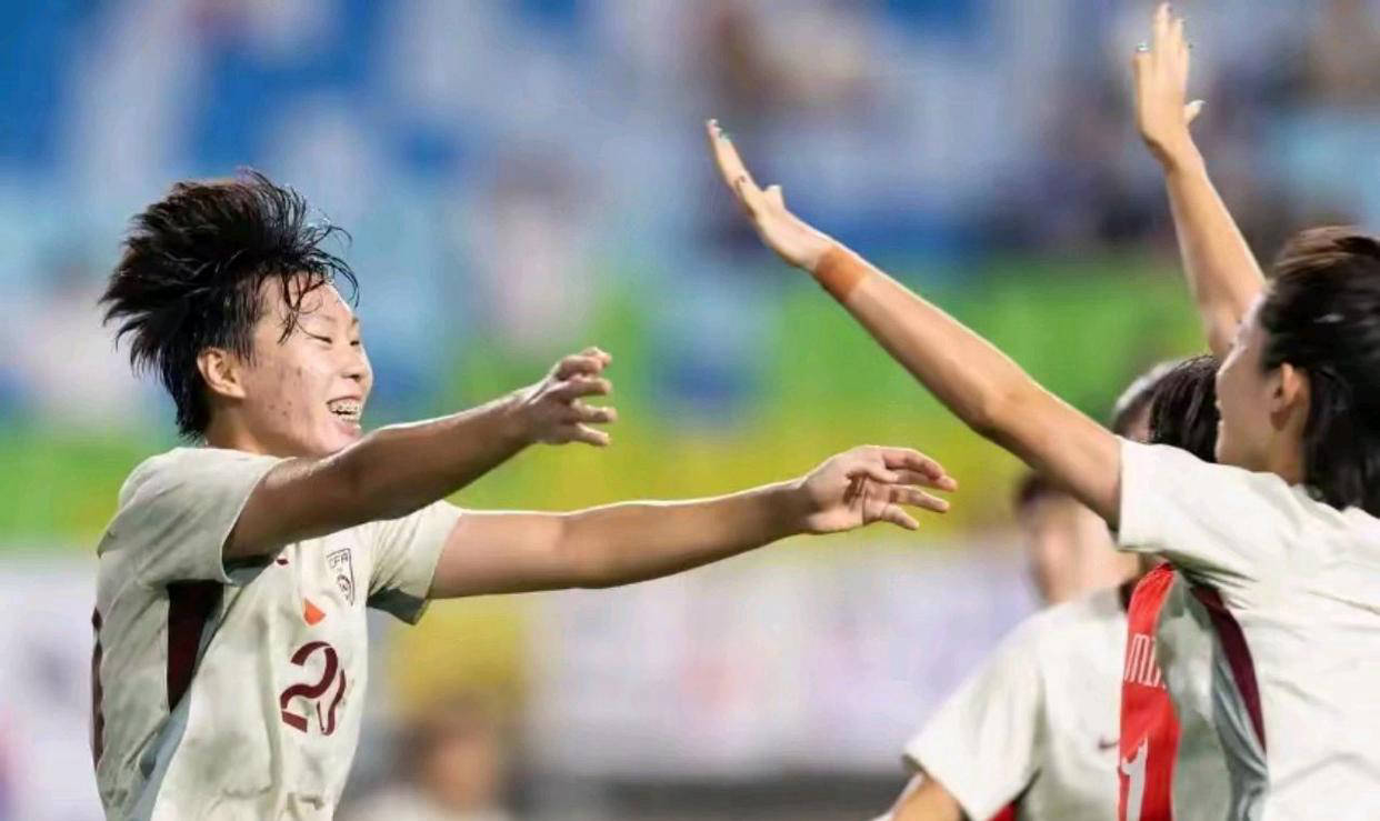 关键时刻实录：女足全力以赴，迎来胜利