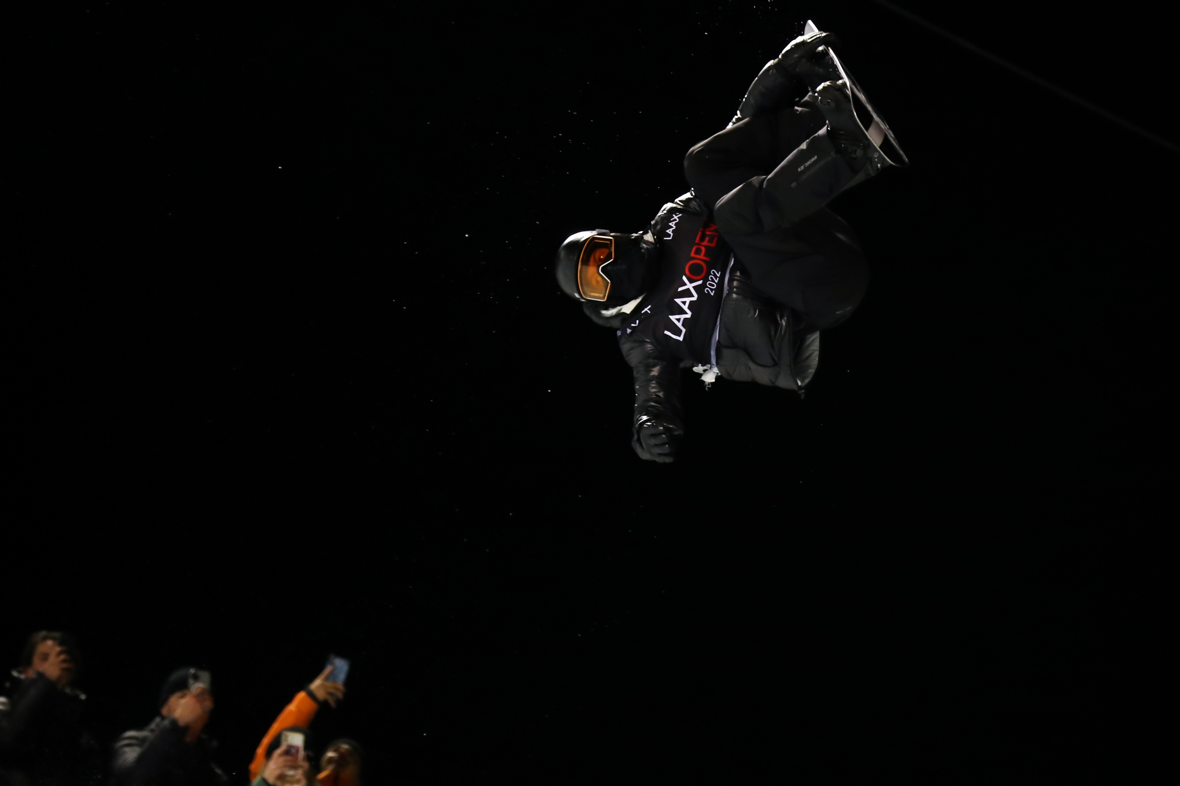 瑞士滑雪选手风骚表现，轻松晋级