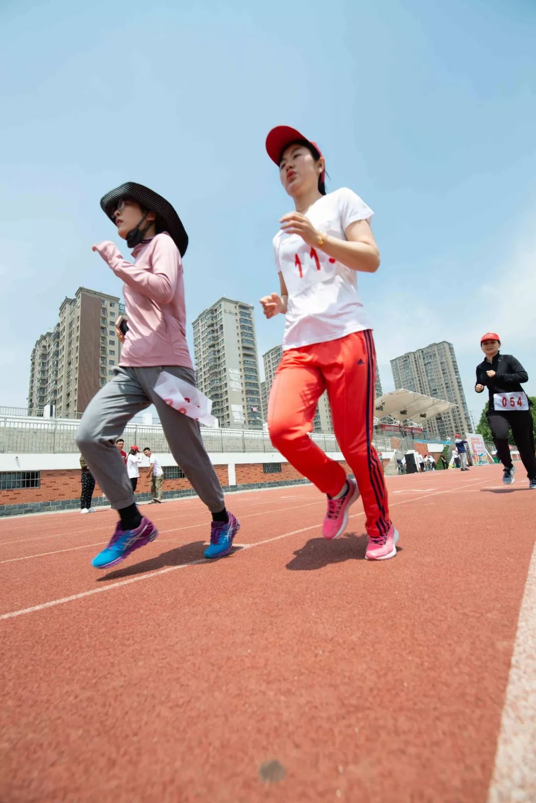 各洲明星齐聚，跨洲冠军杯赛火热开赛