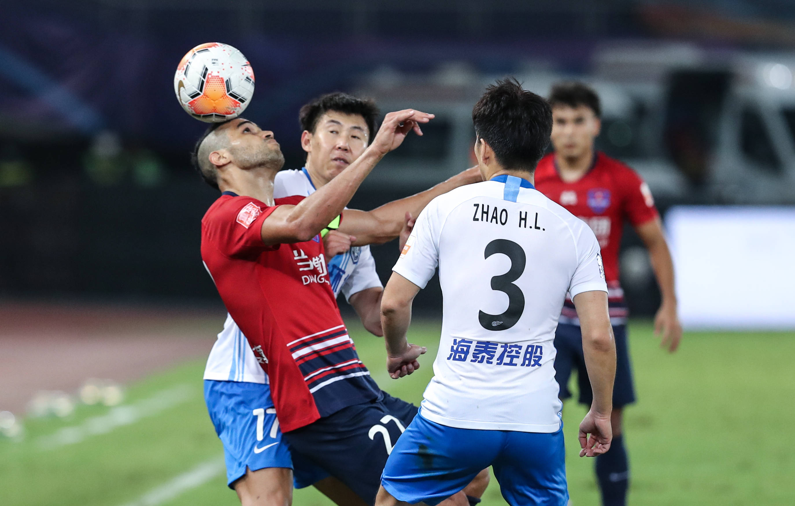 天津泰达主场剑指胜利，豪取三分傲视全场